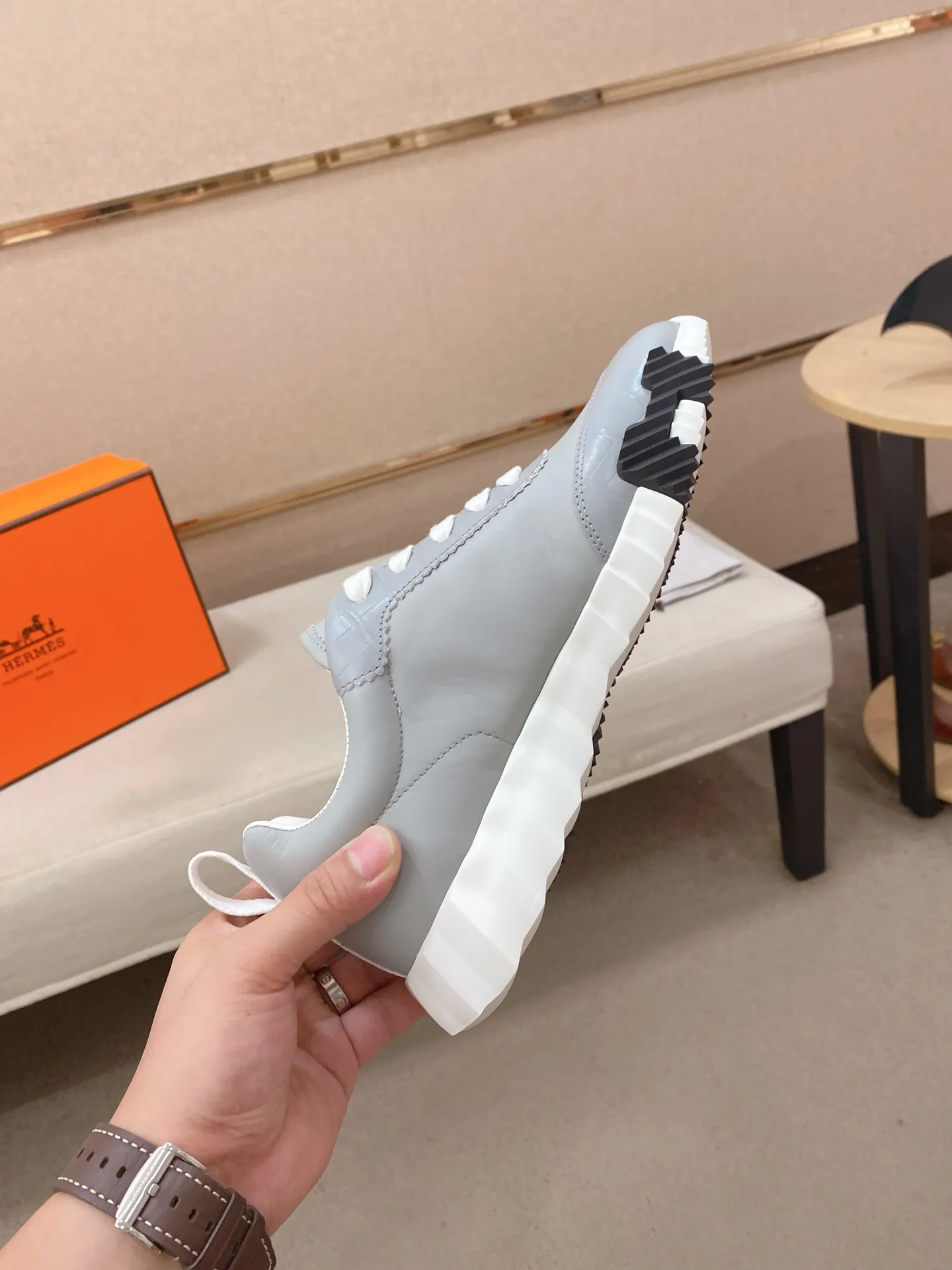 Men's clothing and shoes💰: 640💰《HERMES》【Classic Original Version】Hermès; Top 🔝 Purchasing Agency 🔍🔍Men's latest 🇺🇸 counters are on sale simultaneously, original imported from Italy ▲▲First-layer cowhide with suede cowhide ▲▲ (high-end and expensive Qi·Grade) Exquisite workmanship (Italian 🇮🇹Imported water-dyed 🐂cowhide lining) Sole: Original sole provided by the original factory, ⚠️Exclusive double-layer activity·TPR·Rubber·Combined molded outsole; Super·comfortable·wear-resistant·non-slip·environmental protection The real thing is more beautiful if you take the real thing (high quality, follow the order), you can enter and exit the counter at will * Code number: 39·40·41·42·43·44# (can be customized 38.45.46.)
